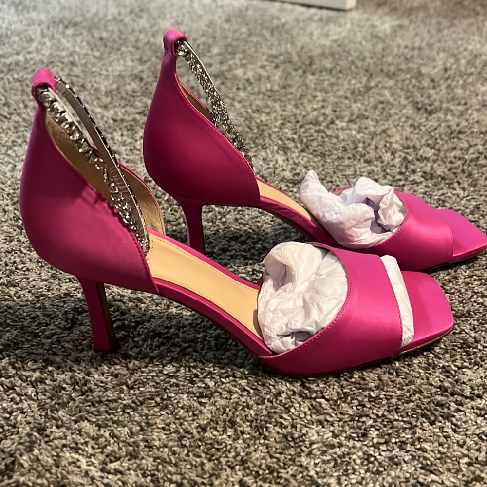 Gorgeous hot pink heels !!